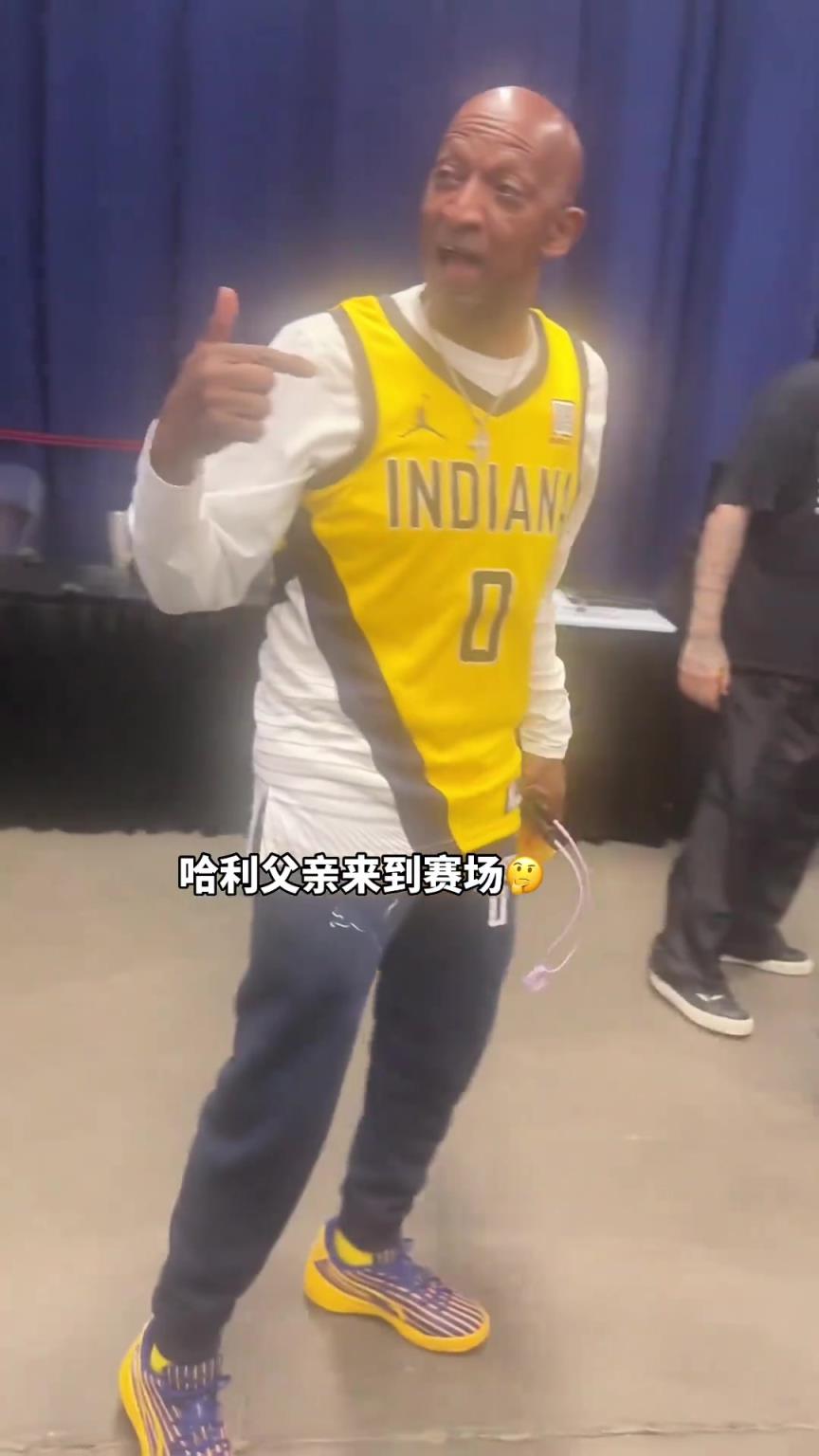 老哈利伯顿懂球啊！哈利伯顿父亲赛前放话：我们会拿下第一场胜利