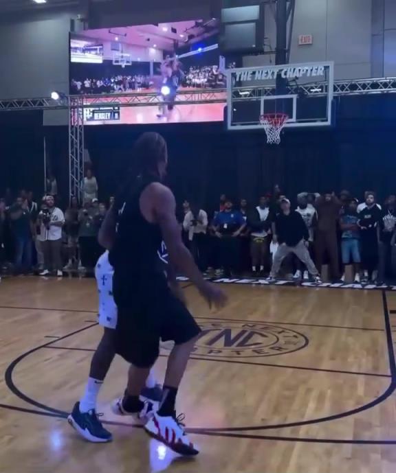 首次前NBA球员单挑直播 比斯利单挑拿捏师弟！全明星也模仿？