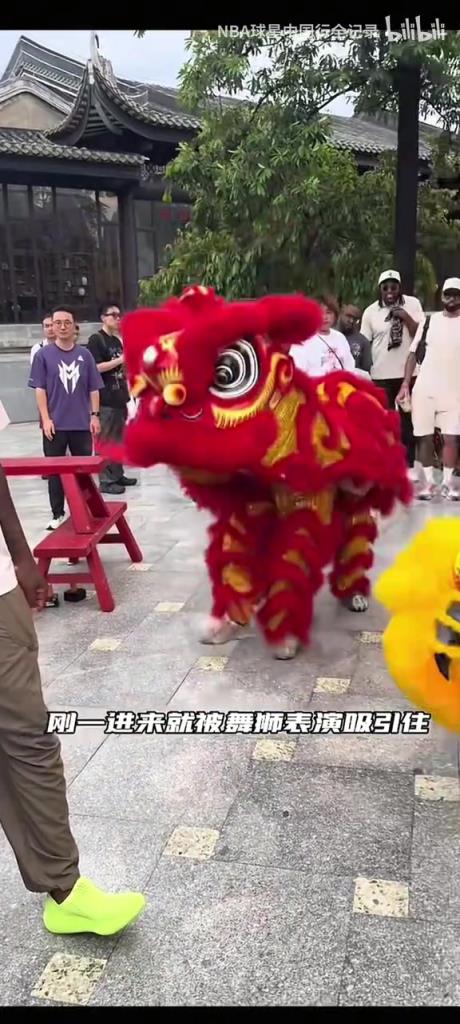 感受中国文化！蒙克中国行看舞狮表演，看的太开心了