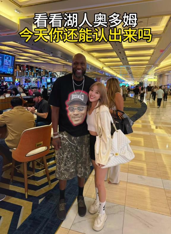 胡子都白了啊！女记者晒与奥多姆合影：你们还记得奥多姆不？
