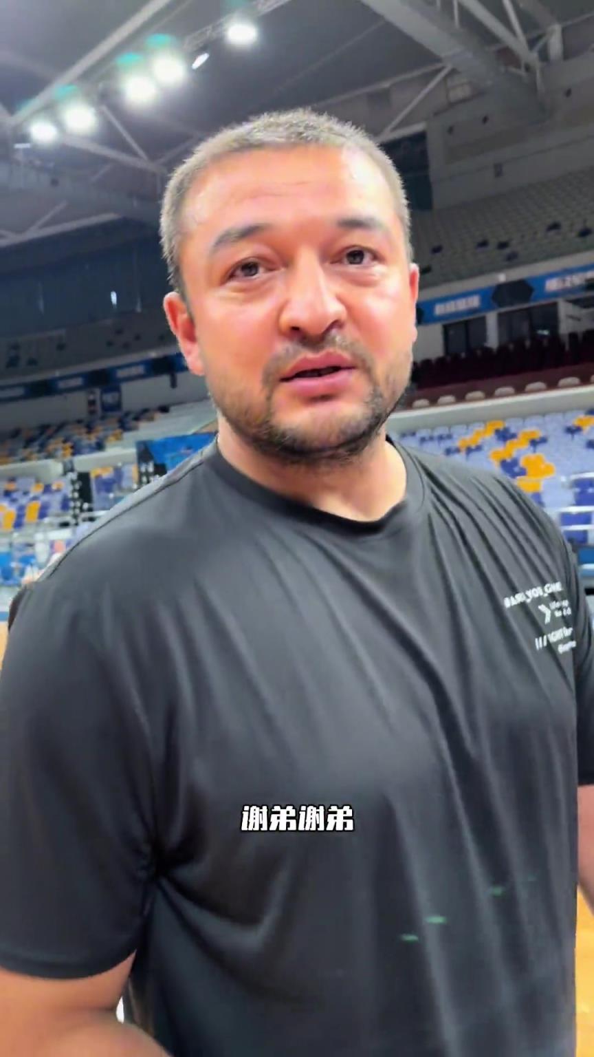 來(lái)搞笑的！91年34歲的中年肥胖西熱力江單挑秀了一記喀什步