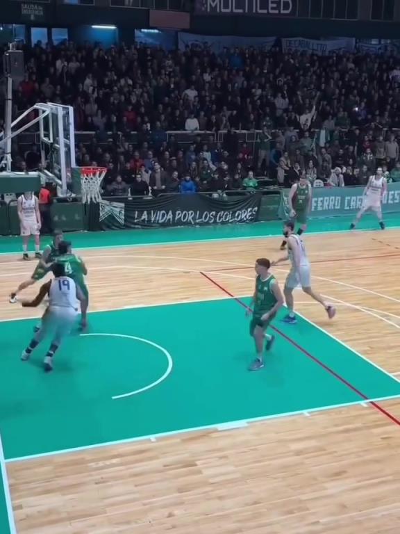 据说这是篮坛历史上最远的绝杀没有之一！还是压哨绝杀！