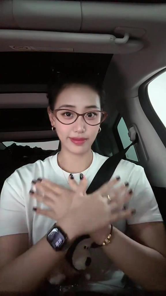 剛助中國隊衛(wèi)冕大運會女籃金牌！唐子婷私底下很可愛