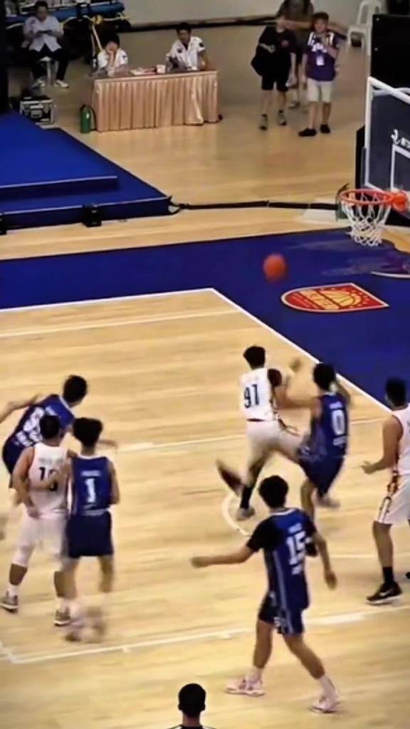 不懂就问！吧友们，这个勾手啥水平？