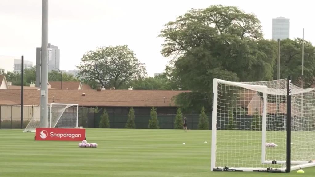 曼联备战伯恩茅斯，姆贝乌莫继续加入合练，红魔攻击力会提升多少