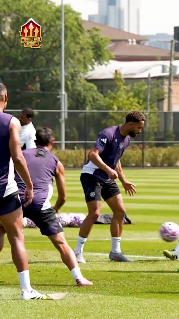 曼联队内抢圈训练，库尼亚认为自己没输，与队长发生“肢体接触”