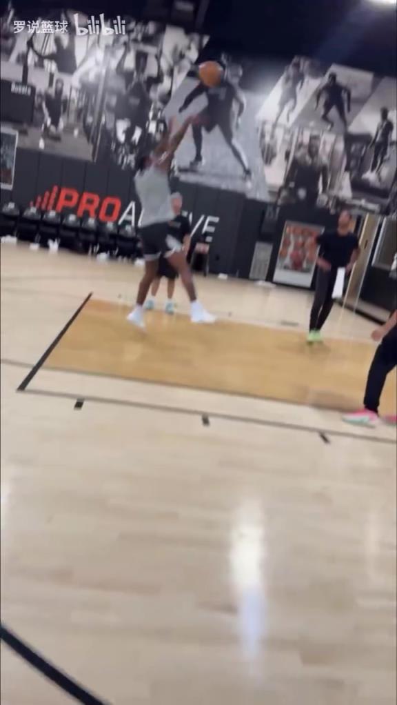 一直在训练！杰伦格林最新中投训练！新赛季能否爆发？