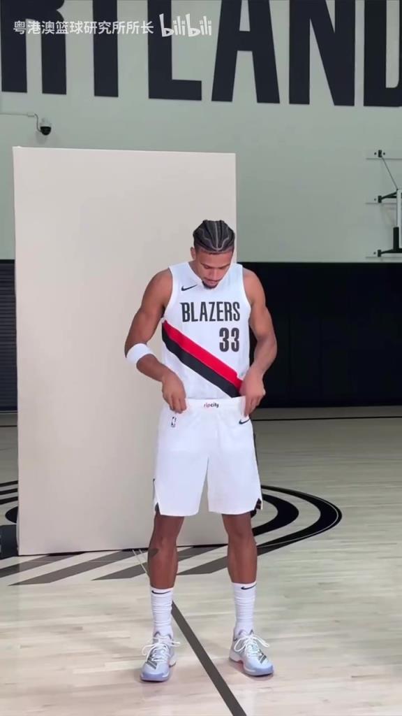 期待开拓者16号球衣！夏普、卡马拉上身展示开拓者新款球衣！