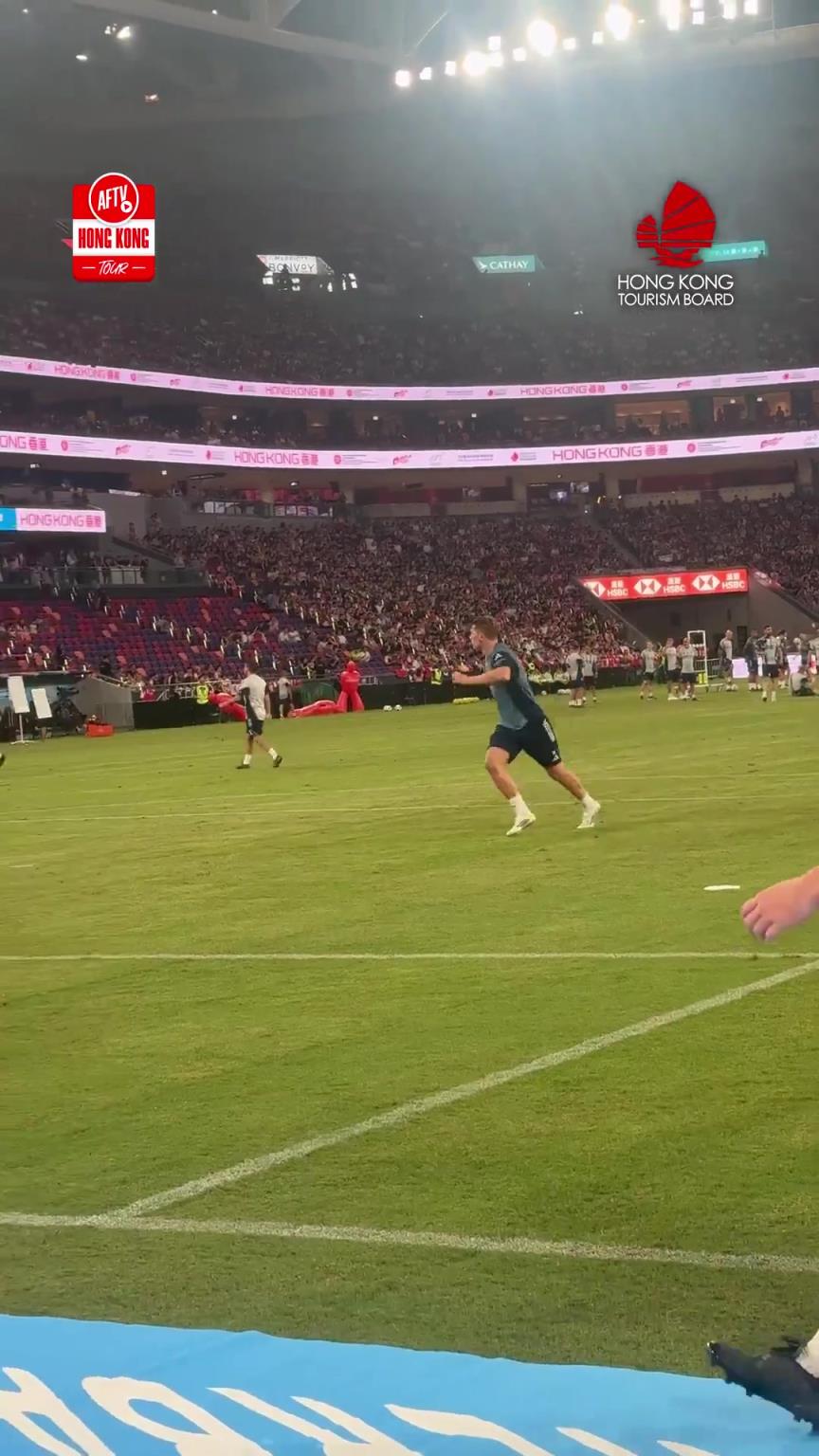 果真如此？香港枪迷：约克雷斯头球不用指望了，完全没腰腹发力