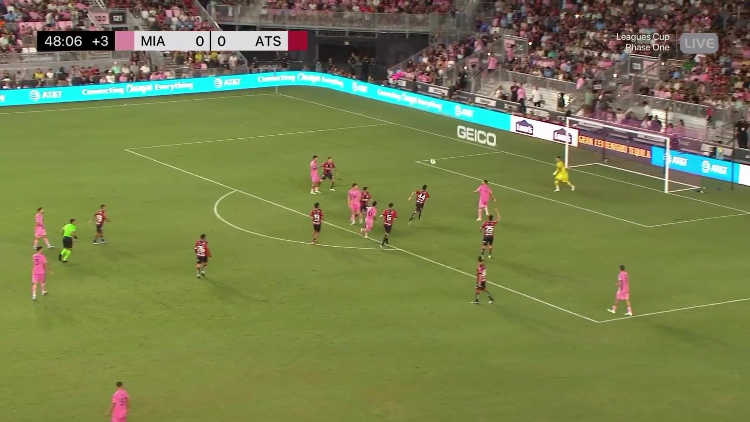 疲态尽显！苏亚雷斯爆射中框，换以前这种机会大概率进了