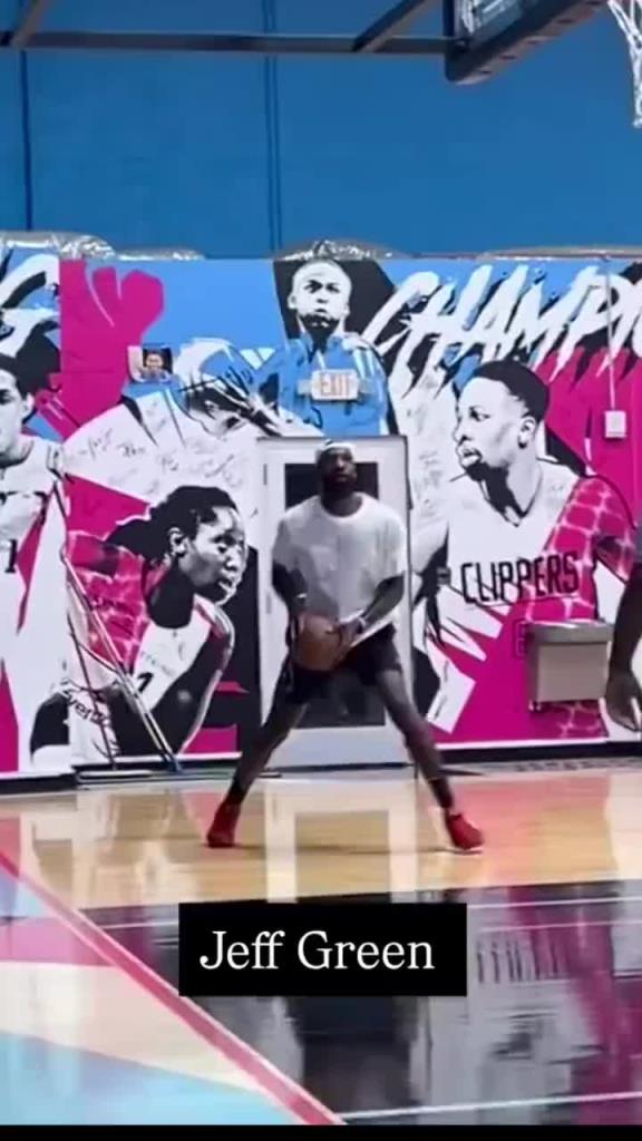 家有一老如有一宝！火箭队的老姐夫休赛期进行投篮训练~