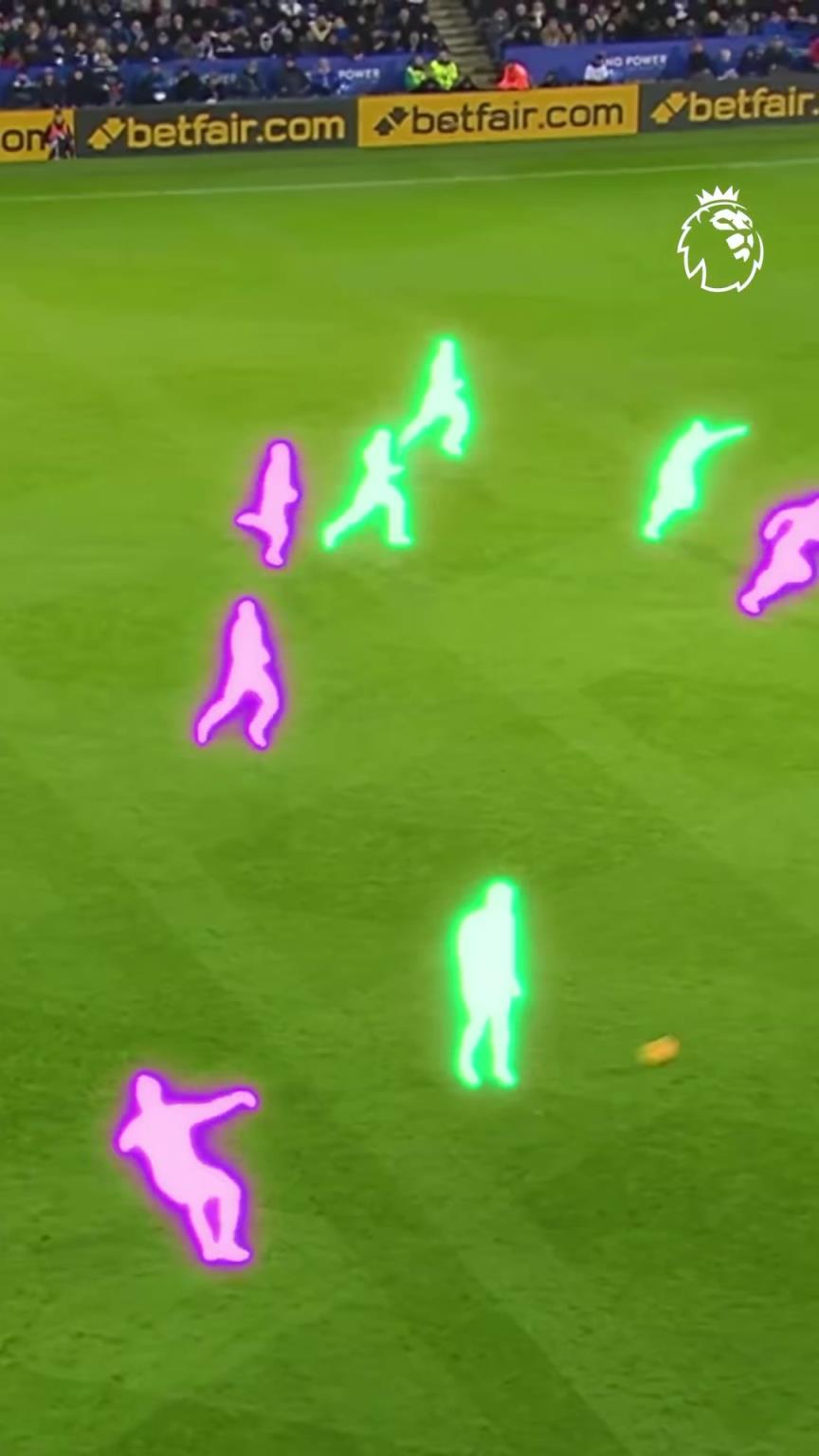 英超官方晒视频：破纪录的瞬间，你能猜到是谁吗？