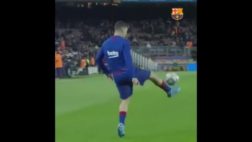 功力不减啊！回顾当年苏亚雷斯和梅西热身时的花式凌空对传！