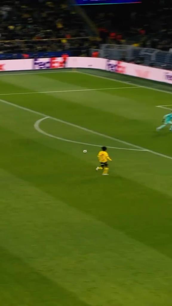 后场指挥官！名场面：施洛特贝克打穿防线的后场长传！