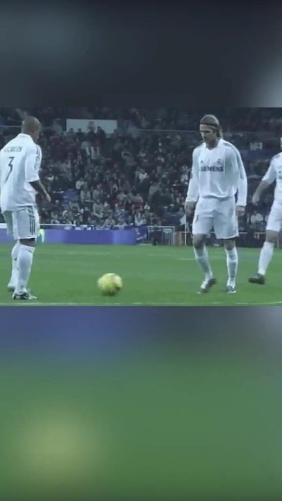 当他俩一起站在任意球前时！求对手门将的心理阴影面积！