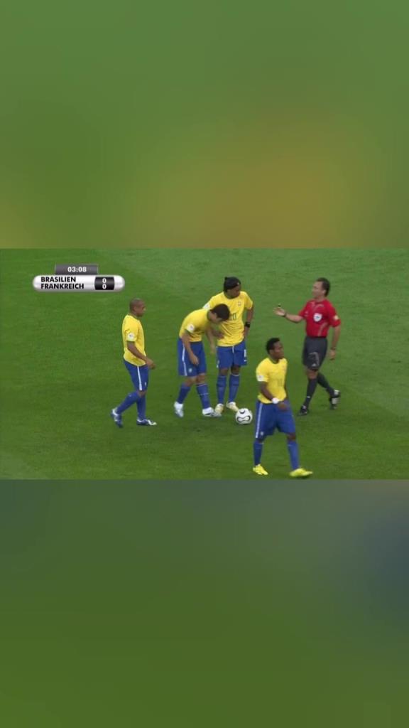 恐怖！06年世界杯小罗，卡洛斯，小儒尼尼奥三个人罚任意球！