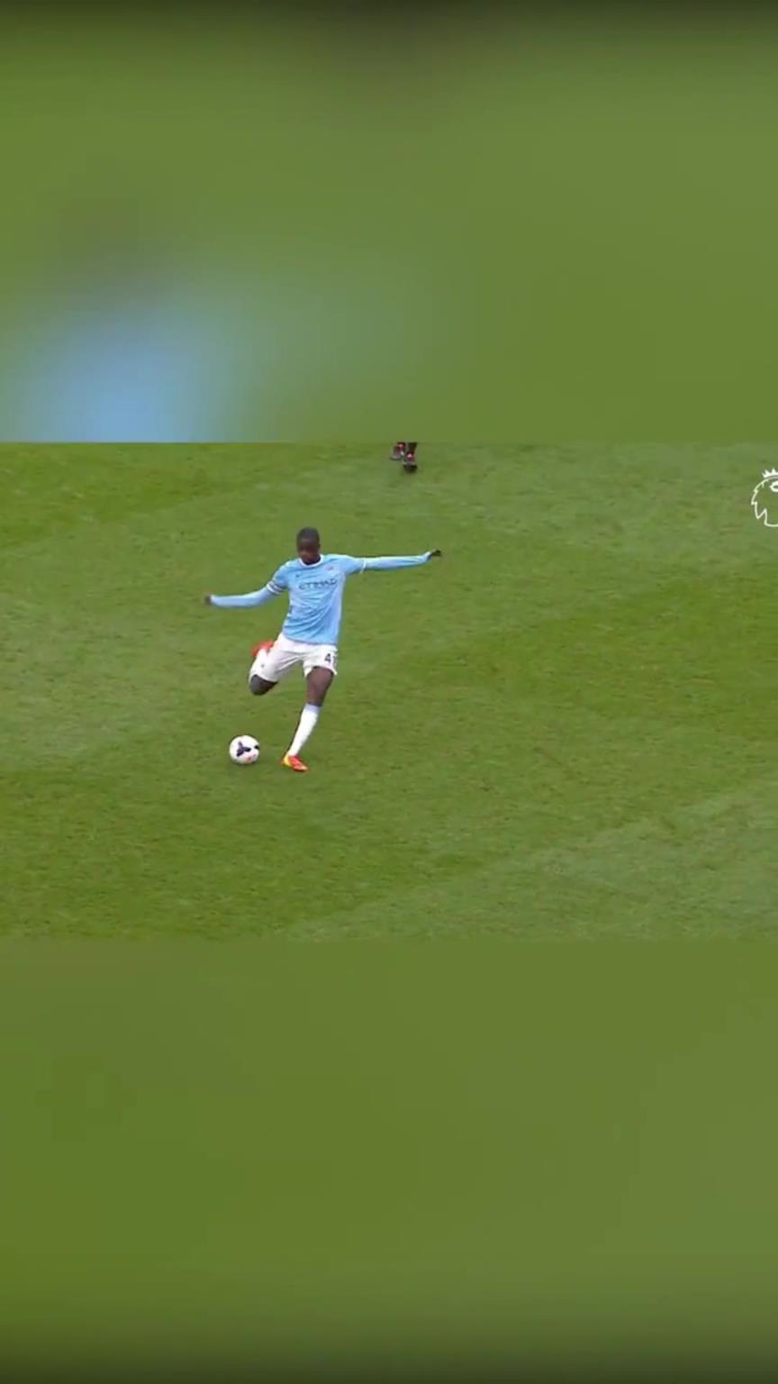 野兽级中场有多强？亚亚图雷40米外定点远射就像罚点球一样！