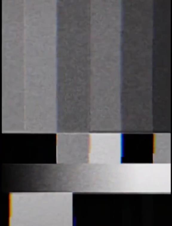 提前适应中国的时差！里夫斯在机场睡得可香了！