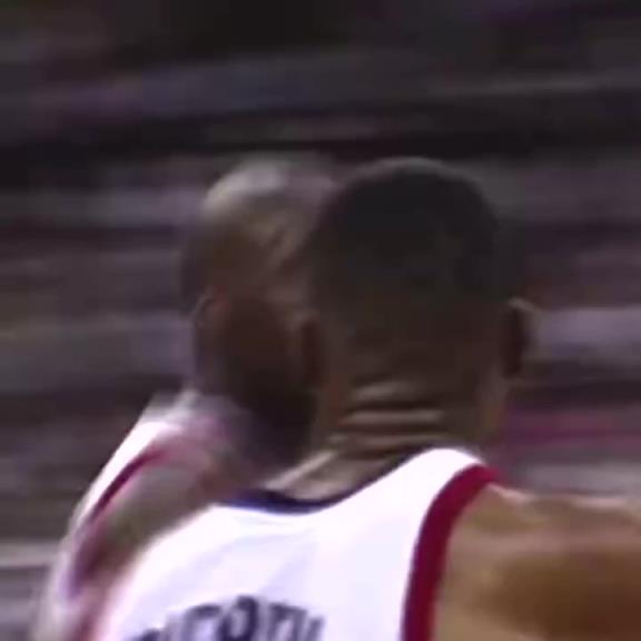 奥尼尔在FIBA赛场上也是无敌般的存在啊，谁敢挡在他前面？