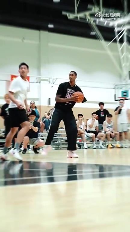 太励志了！独臂杜兰特单挑程鑫凯，一只手还能这么运的？