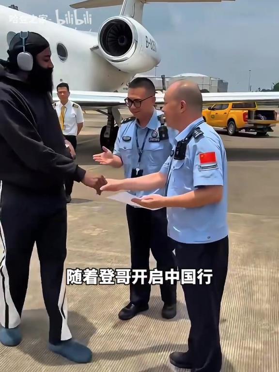 休赛期造型回归！小卡开启非洲行活动举办训练营！