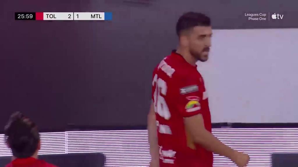 贝尔附体！联盟杯托卢卡前锋神级倒挂金钩破门！