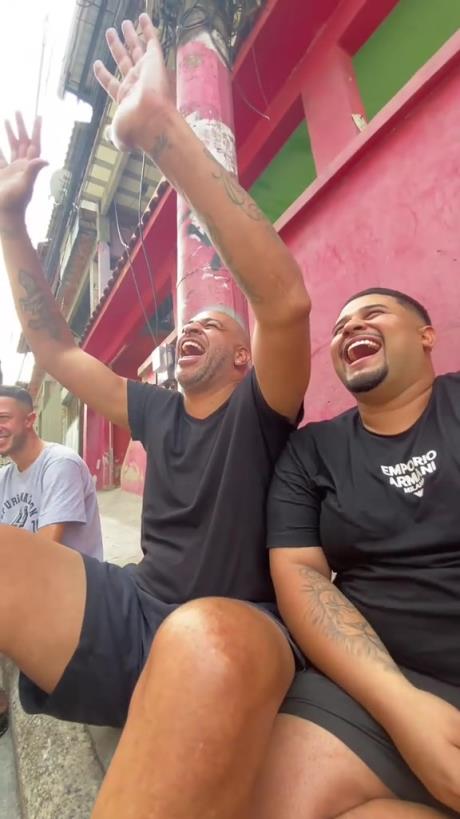 阿德里亚诺在儿时梦开始的地方重新找回了快乐❤