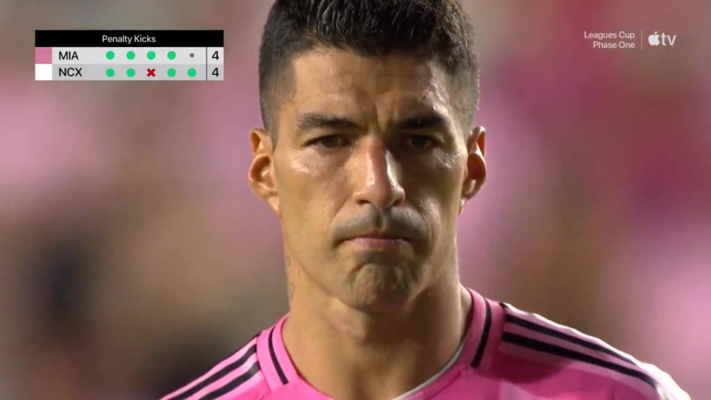 超音速爆射！苏亚雷斯爆射弹进球门后一脸淡定，差点就打飞了啊~