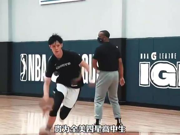 从此前的中国男篮希望到普通球员，曾凡博到底有没有被高估?