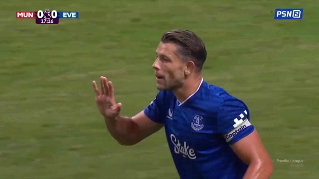 曼联1-0领先埃弗顿！姆贝莫直塞阿玛德造点！B费主罚轻松命中！