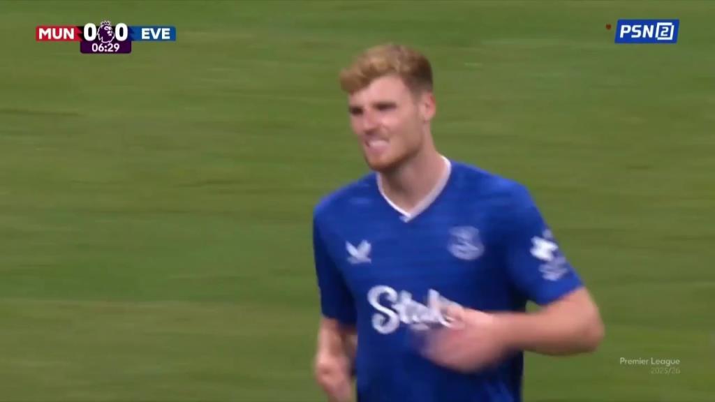 曼联逃过一劫！巴因德尔扑出任意球，奥布莱恩补射空门击中立柱！