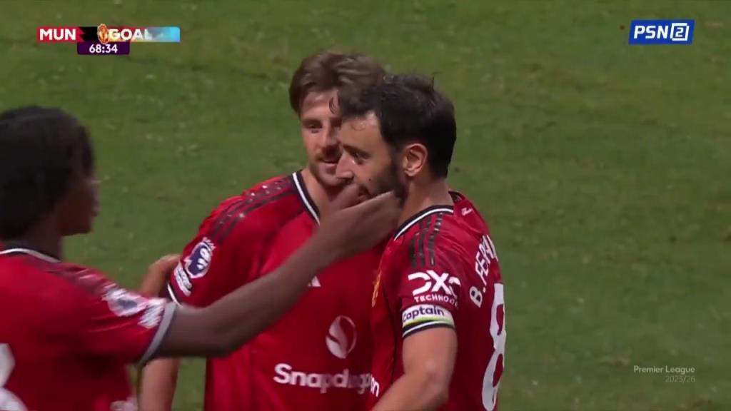 完全个人能力！芒特转身写意兜射远角破门！曼联2-1埃弗顿！