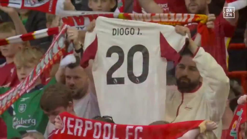 致敬若塔！安菲尔德全场高唱《你永远不会独行》！