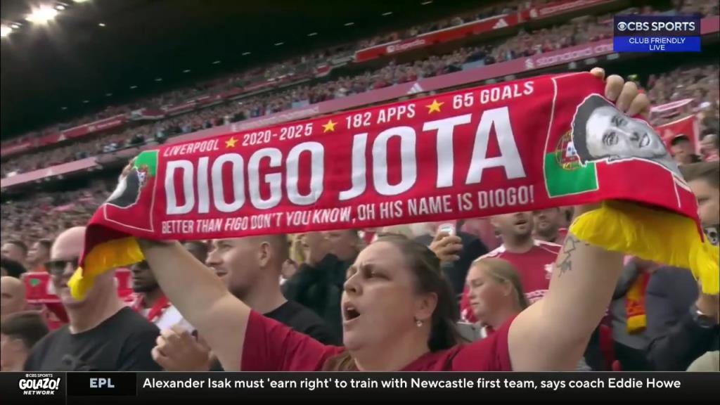 永远的利物浦20号！利物浦vs毕巴比赛第20分钟，全场鼓掌致敬若塔