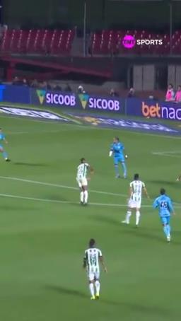 罕见暴怒！内马尔禁区内要地面球但队友给传了高球，现场暴怒发火