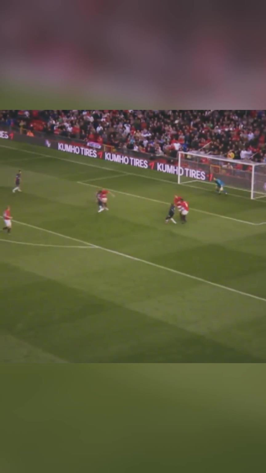 温格曼联主场怒踢水瓶被罚上看台！看台上的温格——君临天下！