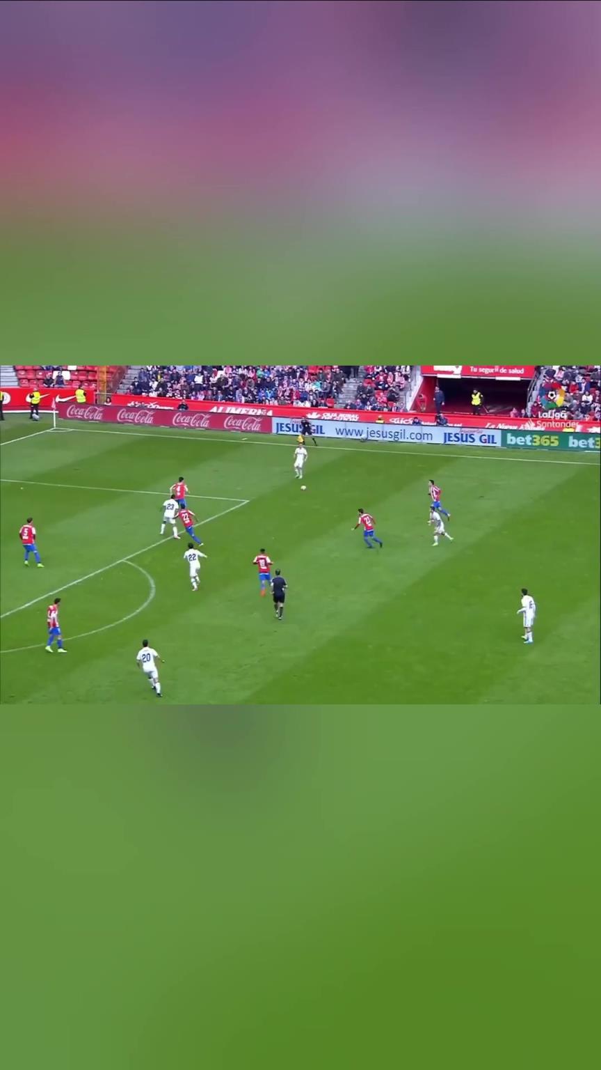 太灵活了！伊斯科在众人的围抢中取得进球！