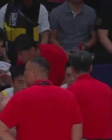 亚洲杯郭士强暂停批评王俊杰：他能投进吗？小王似乎脸都黑了！