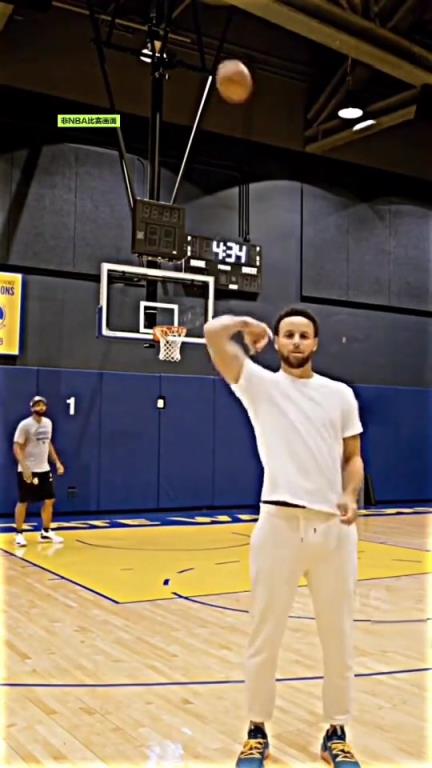 前5秒这是AI还是真实的？库里热身训练神仙球到底有多离谱？
