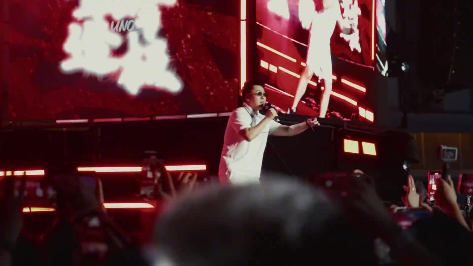 说唱歌手揽佬晒视频：乘坐直升飞机与哈登同台热舞