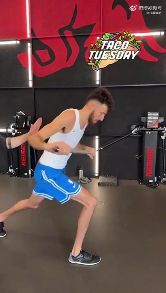 是真的瘦！霍姆格伦健身房力量训练