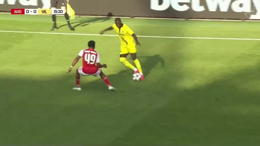 枪手后防失误！基维奥尔门前没有解围，佩佩跟进补射破门！