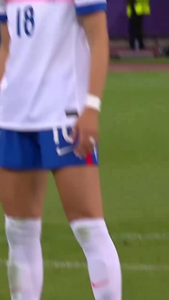 就是这么大心脏！凯莉招牌的罚点球姿势！