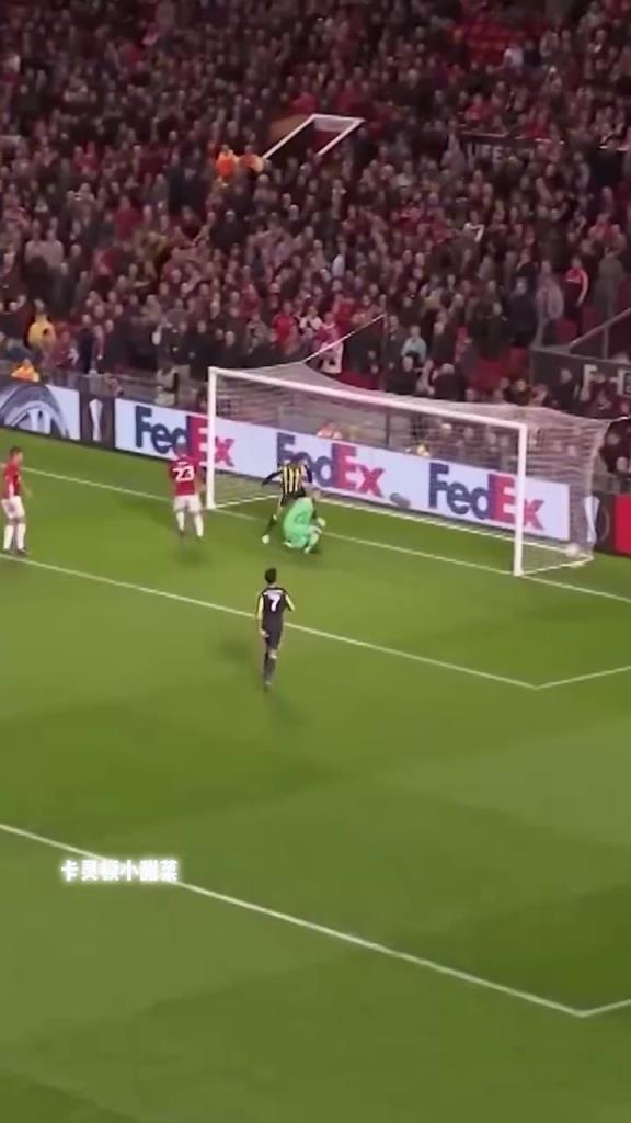 名场面：范佩西攻破曼联球门，却赢得老特拉福德满场掌声！