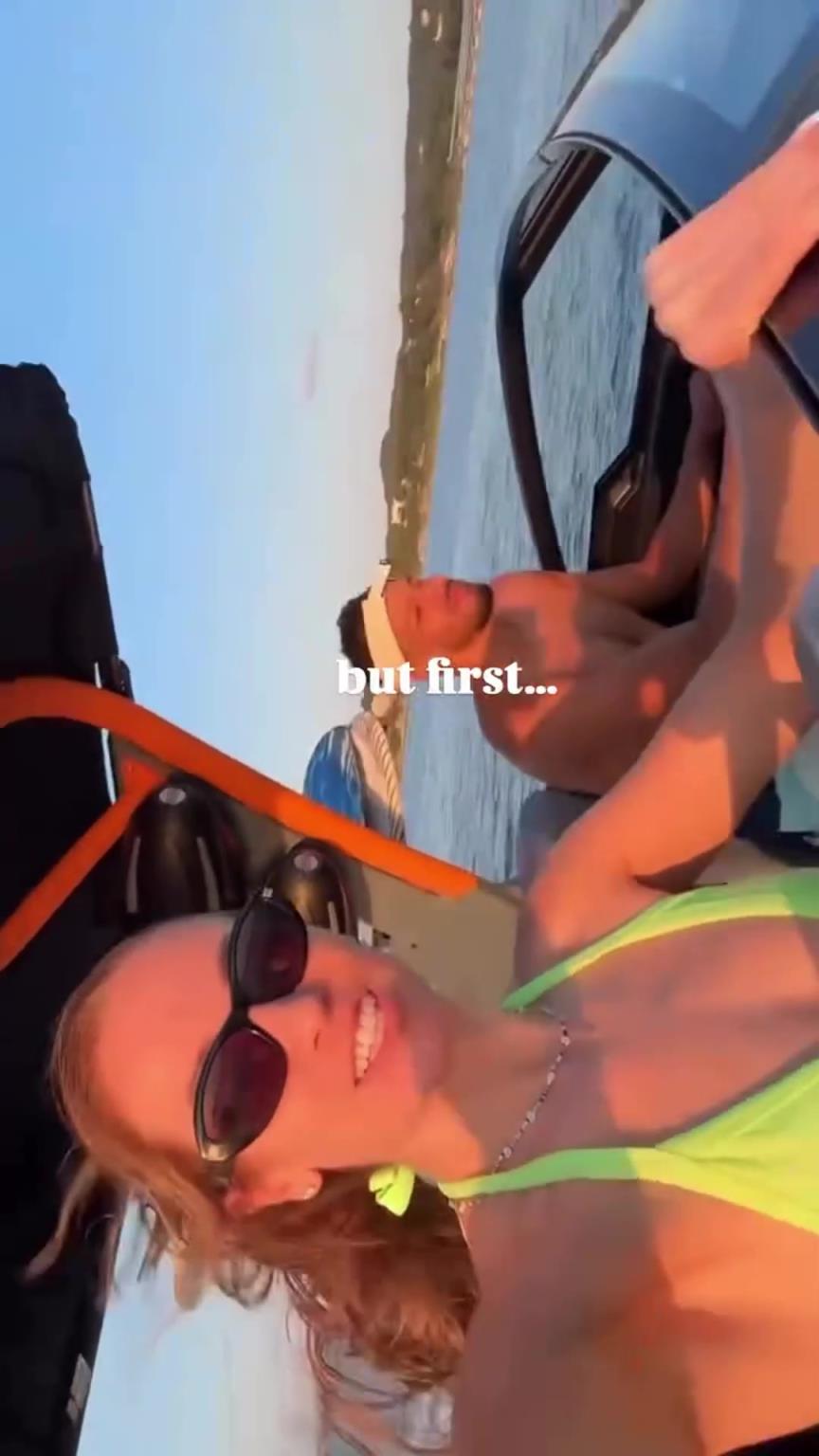 这是去度蜜月？罗伯森开着快艇带着新婚妻子瑞秋出海游玩