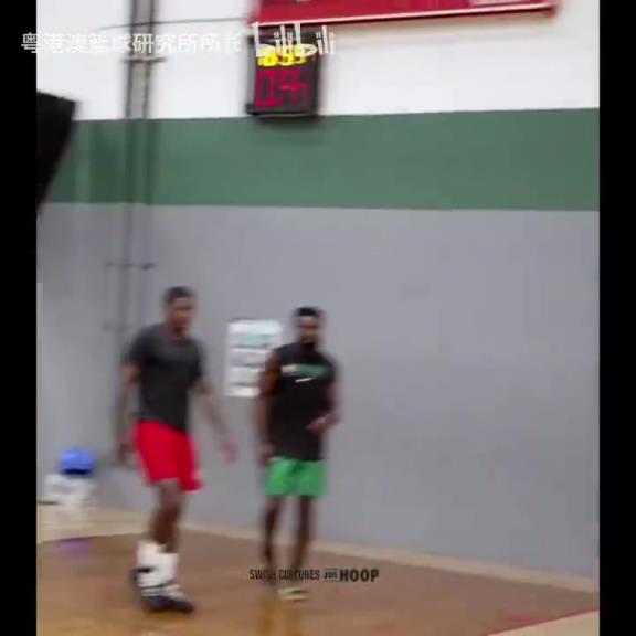 下赛季会效力哪支球队？西蒙斯休赛期训练合集！三分抬手就有！