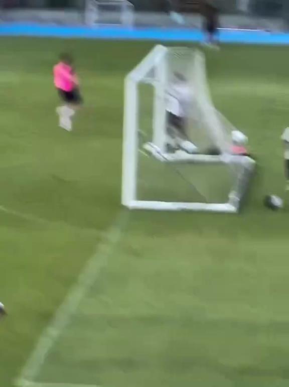 曼市连线！训练赛德布劳内直塞助攻麦克托米奈！