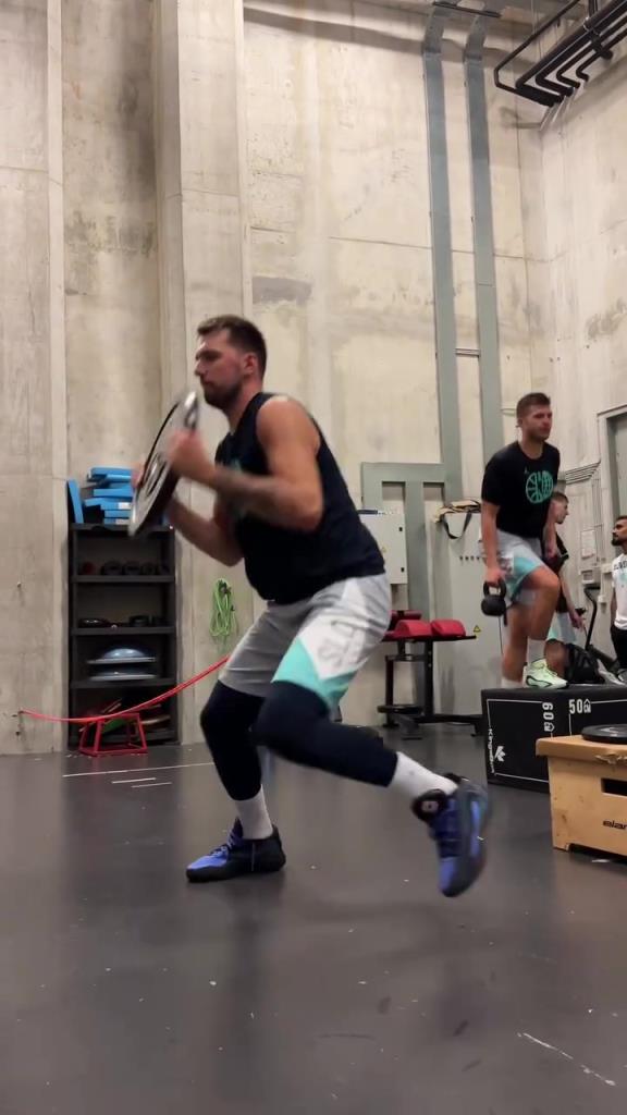 成功减肥28斤！东契奇现在这身形真的是完美啊！