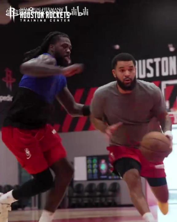 言传身教！范弗利特最新训练视频，不忘指导年轻球员！