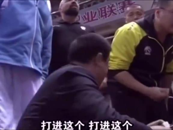 真敢说啊！闵鹿蕾执教名场面：不行奔篮去，裁判对我们有利